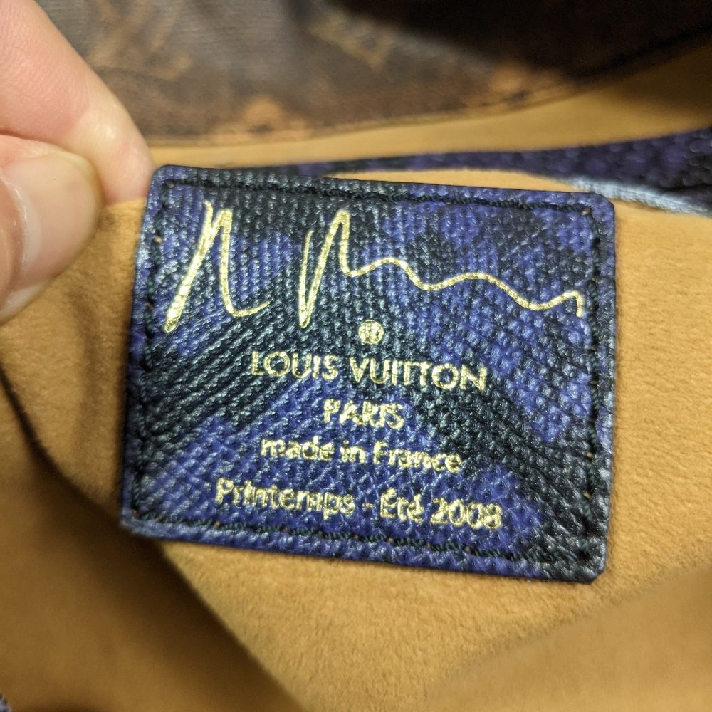 Auth LOUIS VUITTON LV Monogram Richard Prince Heartbreak Jokes $2850 ori… - Picture 12 of 16